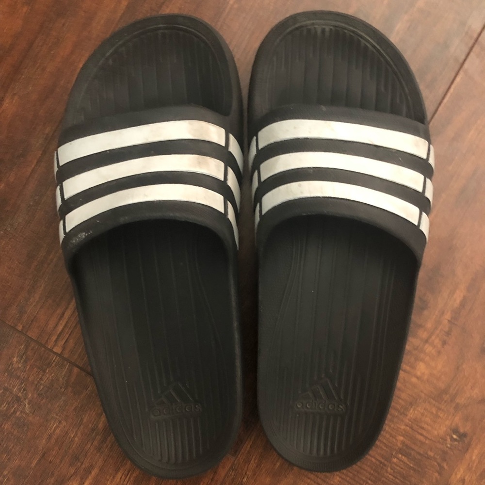 Adidas slides size 6-6.5